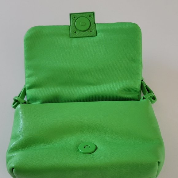 A New Day Vibrant Green Mini Bag Purse Quilted Vinyl - Picture 2 of 8